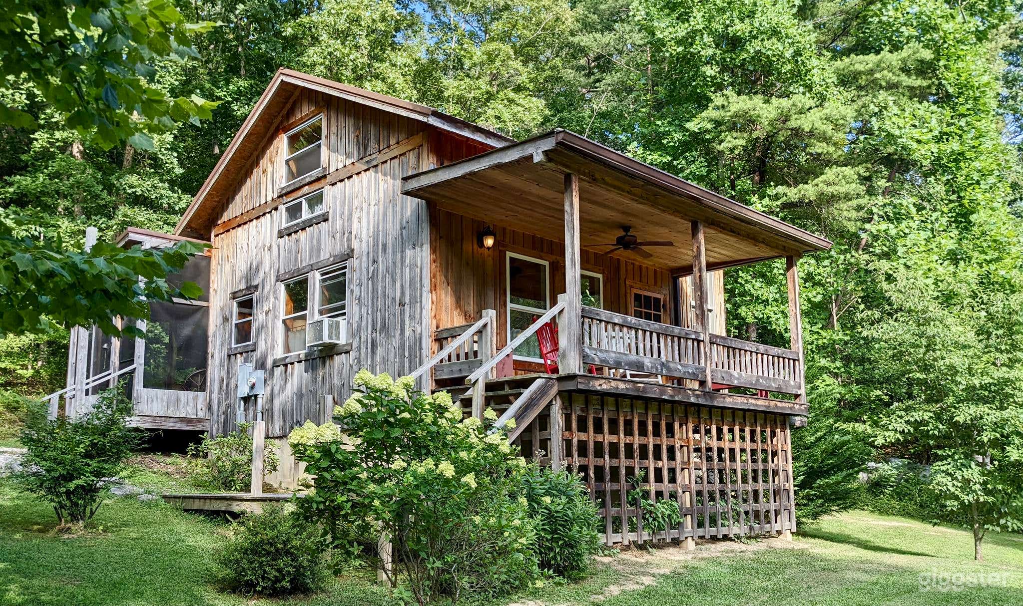 Main Farmhouse with Large Grounds Photo 1