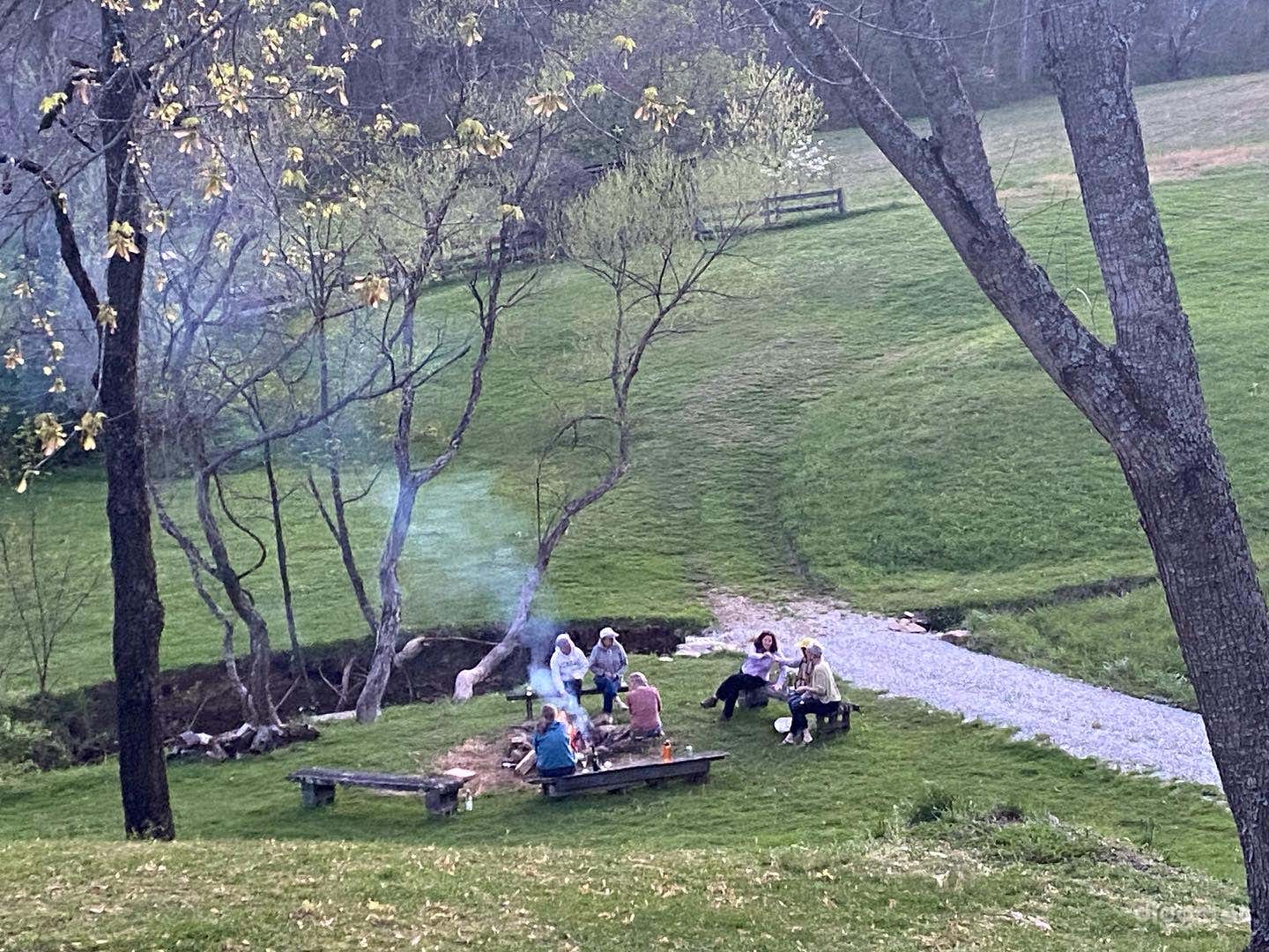 Main Farmhouse with Large Grounds Photo 3