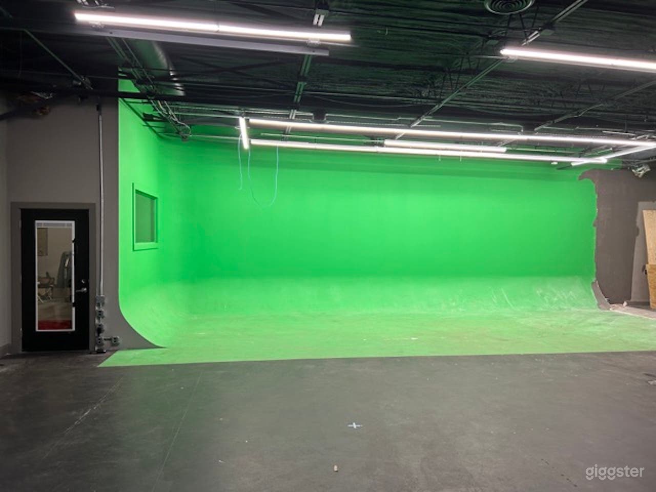 Warehouse CYC Wall great for photos/videos  Photo 3
