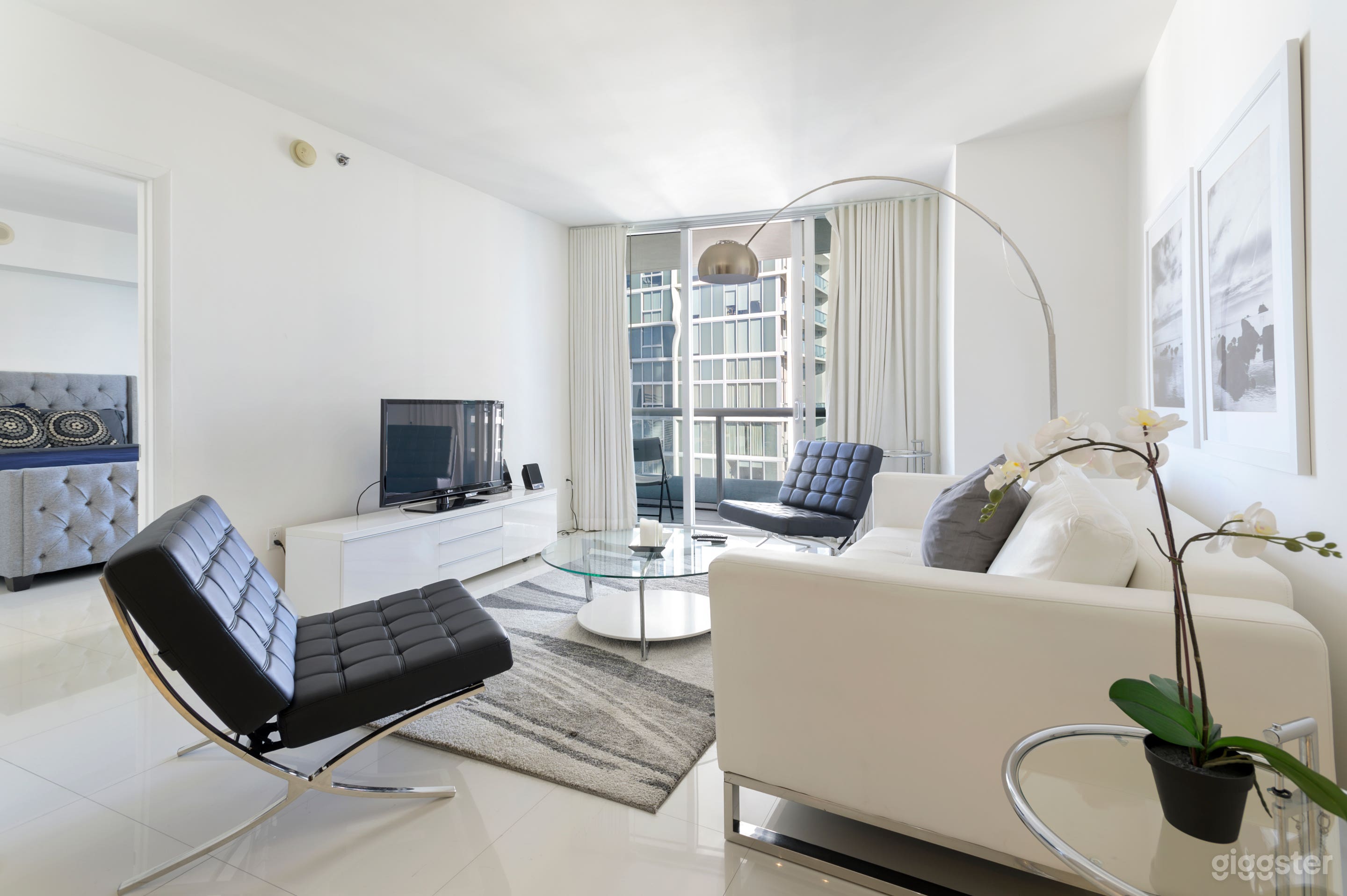 41st Floor Luxury Oceanview Condo Photo 1