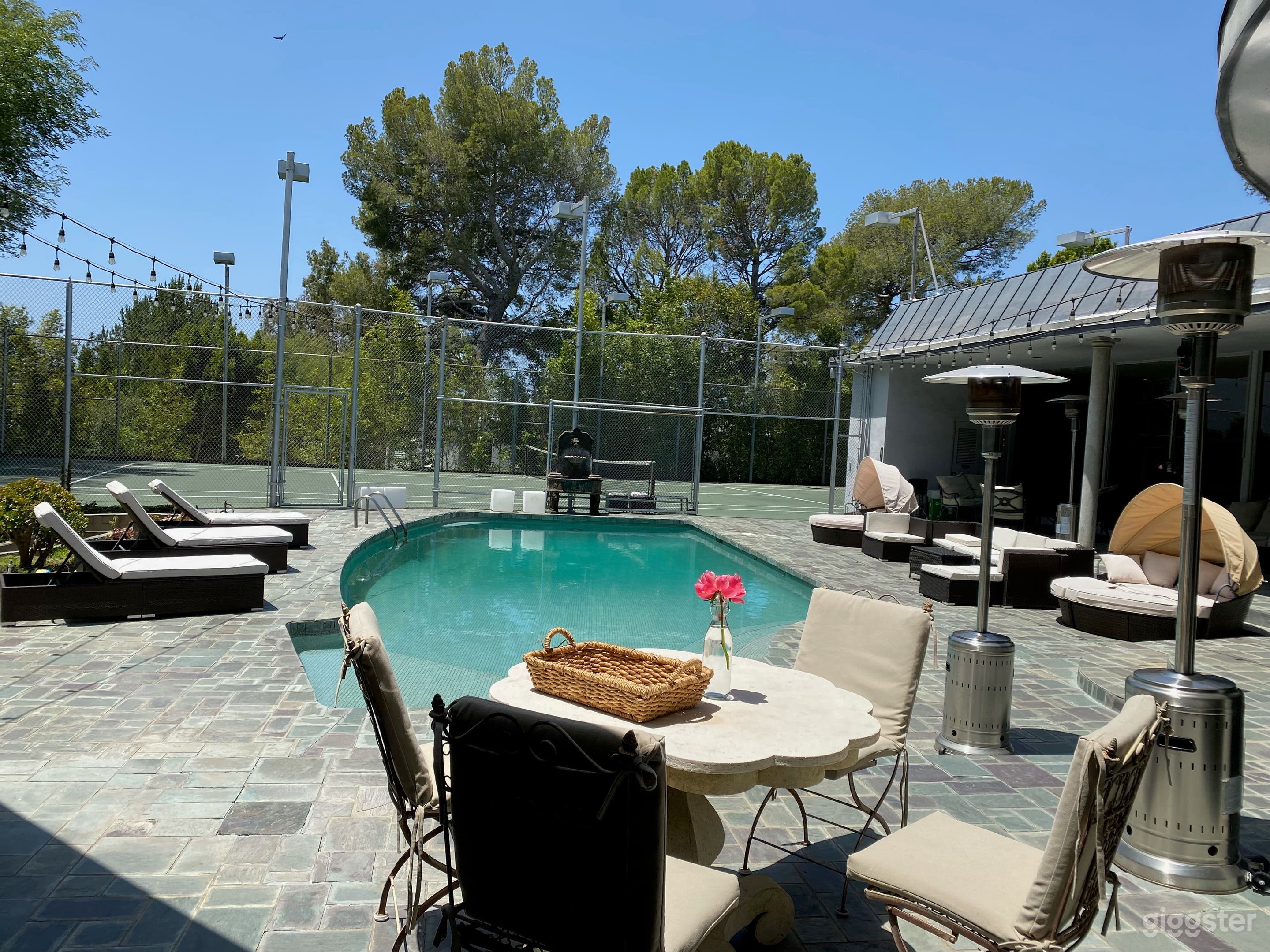Mid Century Modern home with tennis court and pool Photo 2