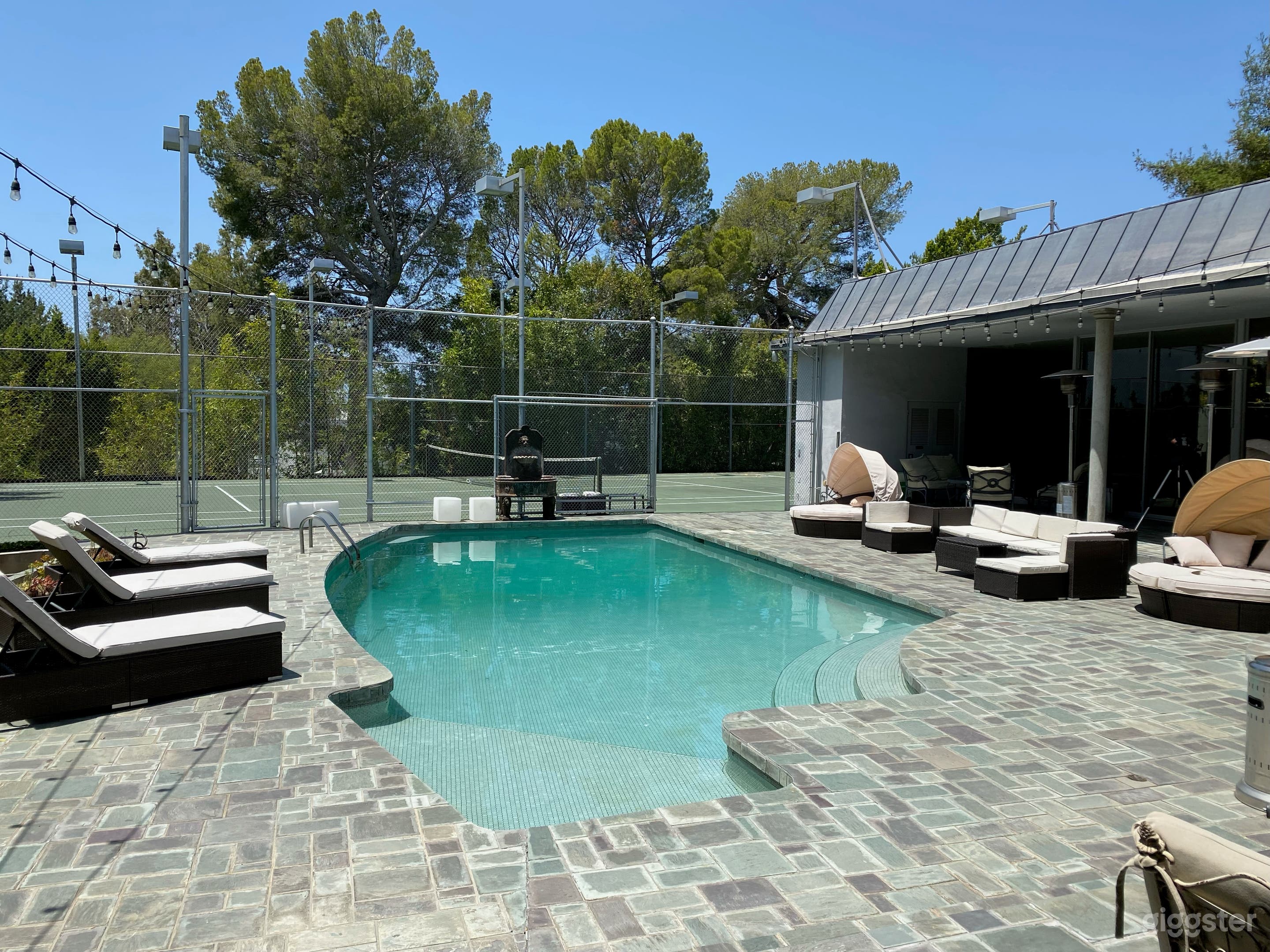 Mid Century Modern home with tennis court and pool Photo 3