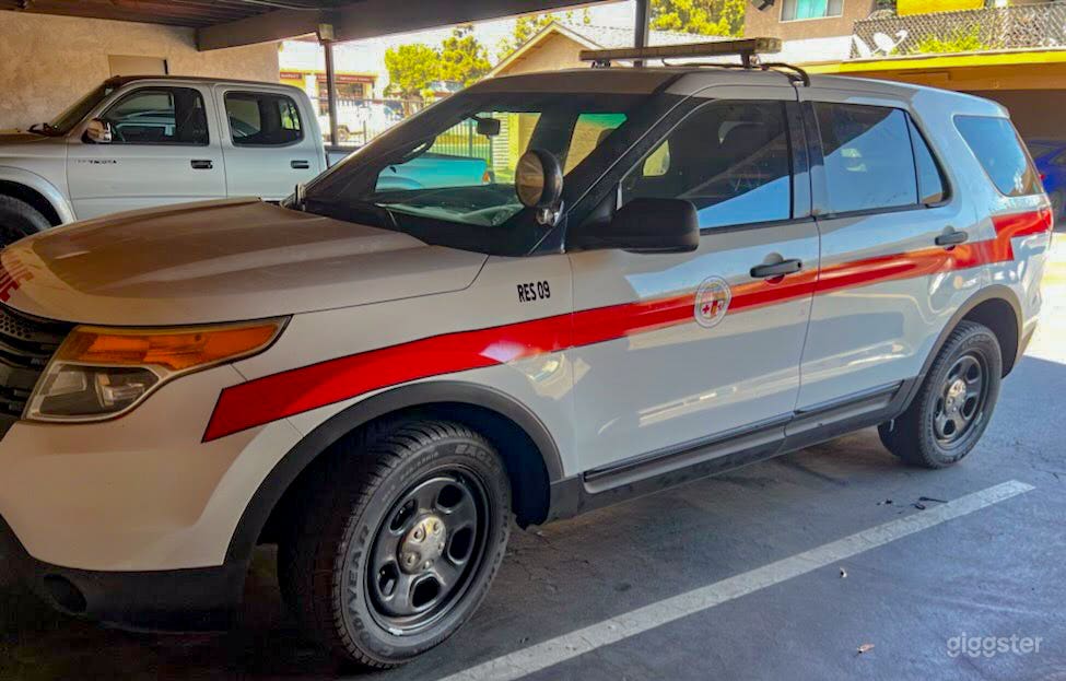 Police Car / Fire Chief SUV Photo 3