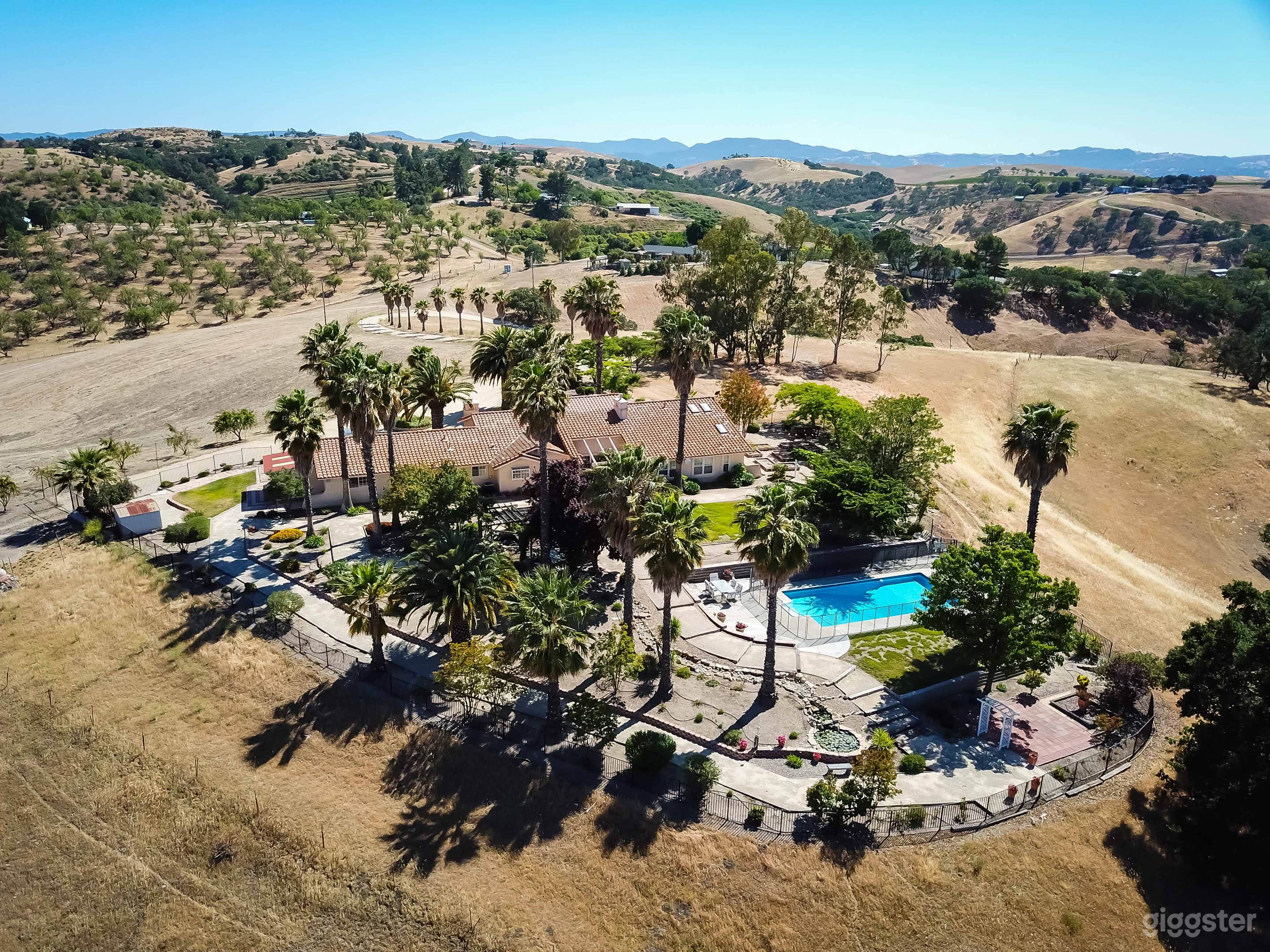 Hilltop Oasis Photo 2