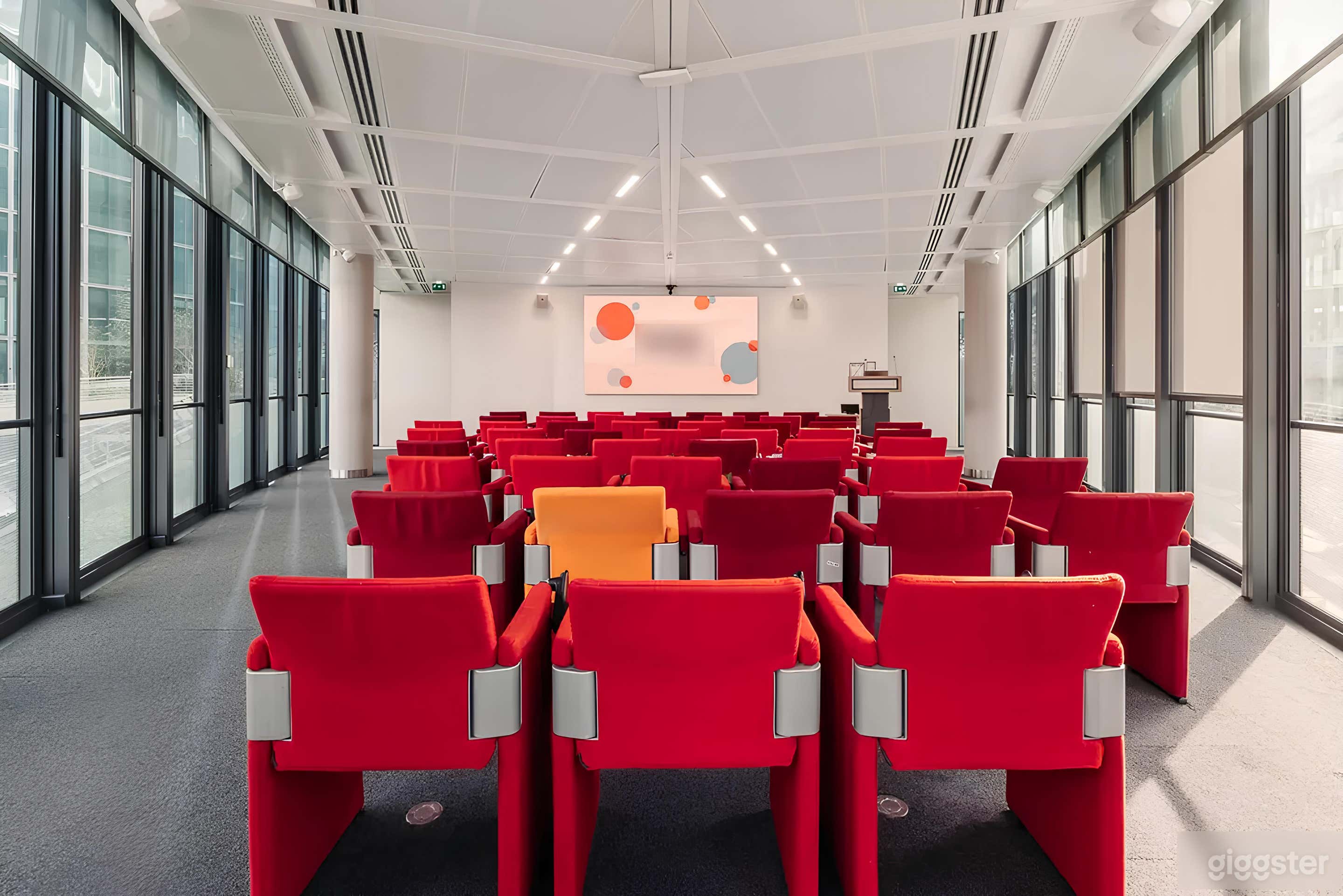 Photo de Espace moderne pour événements et tournages 3