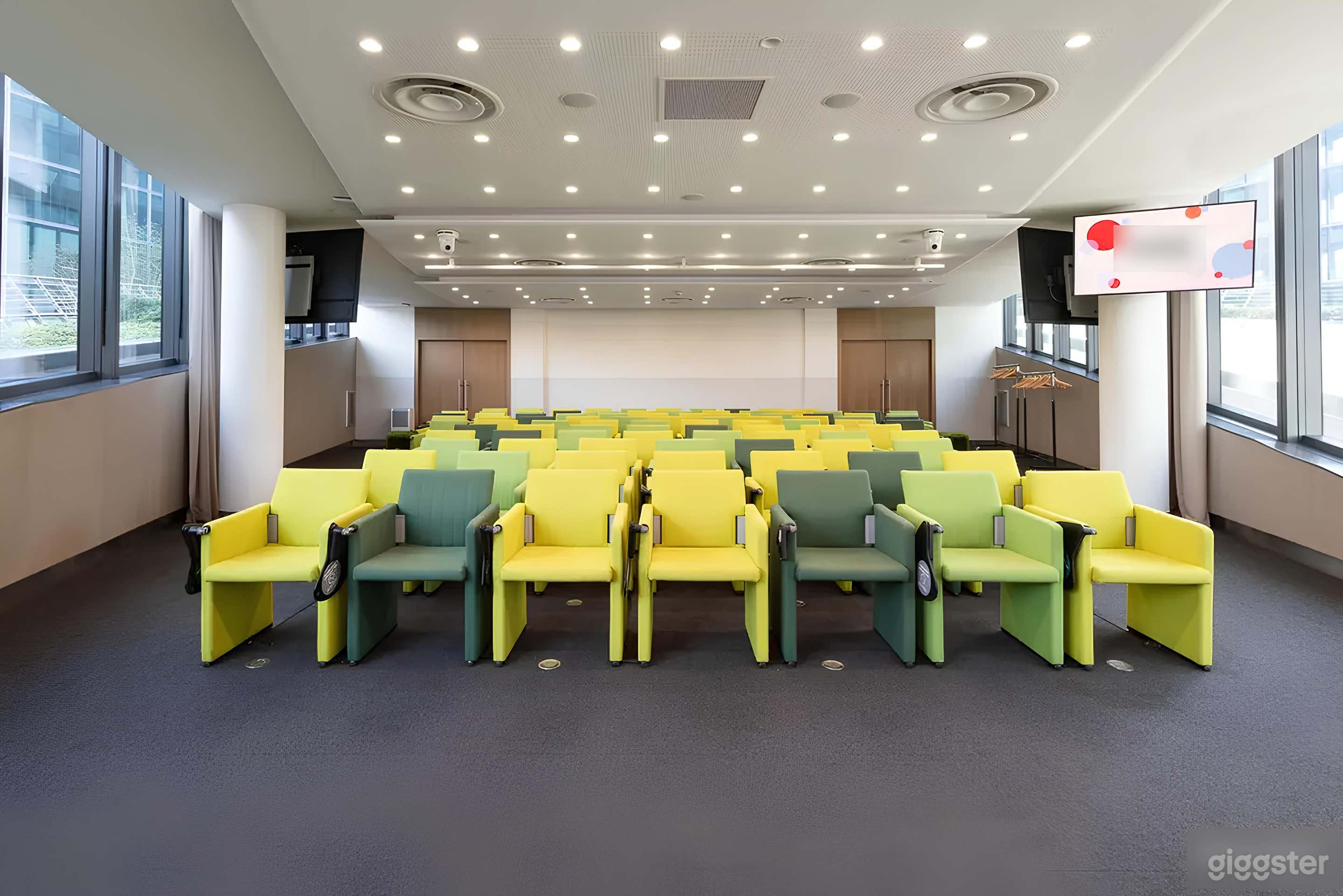 Photo de Espace moderne pour événements et tournages 2