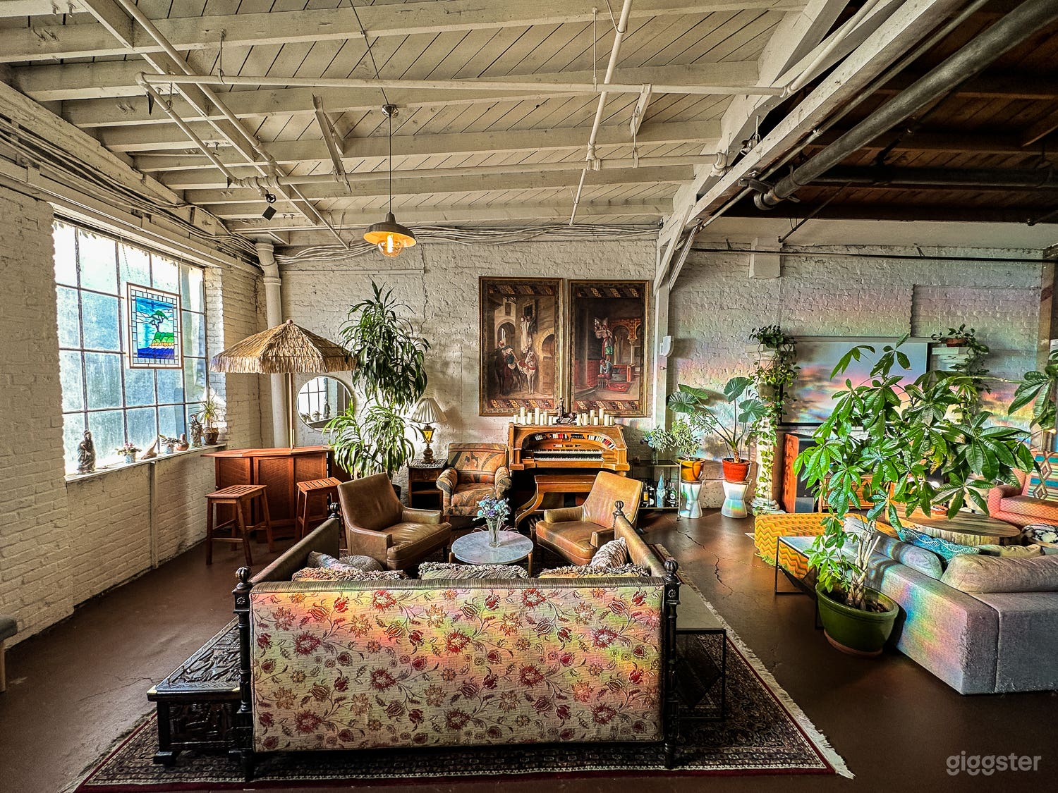 Large Stylized Warehouse Space & Soundproofed Room Photo 4