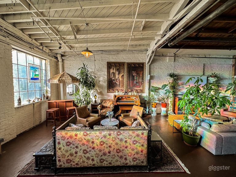  Large Stylized Warehouse Space & Soundproofed Room 