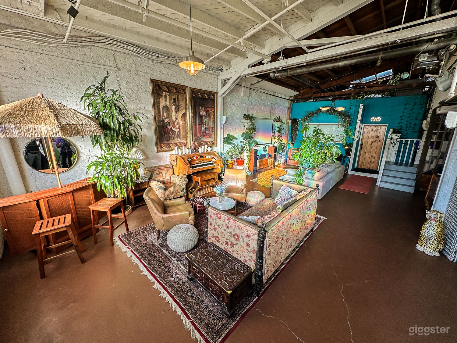 Large Stylized Warehouse Space & Soundproofed Room Photo 2