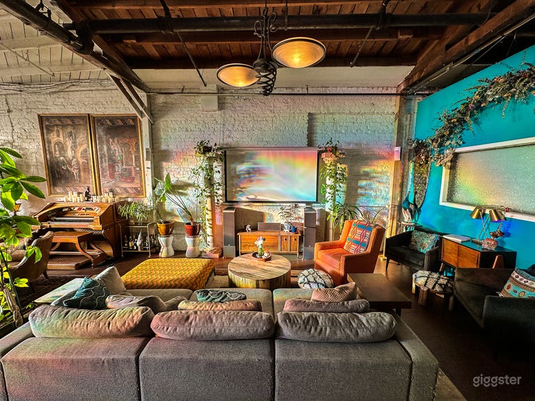  Large Stylized Warehouse Space & Soundproofed Room 