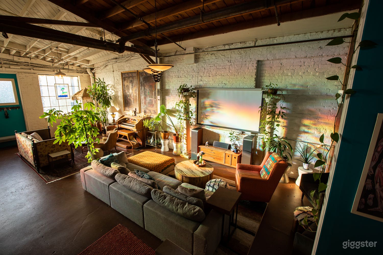 Large Stylized Warehouse Space & Soundproofed Room Photo 3