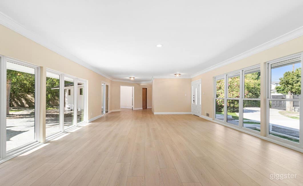 Stunning Dream House Photo 3