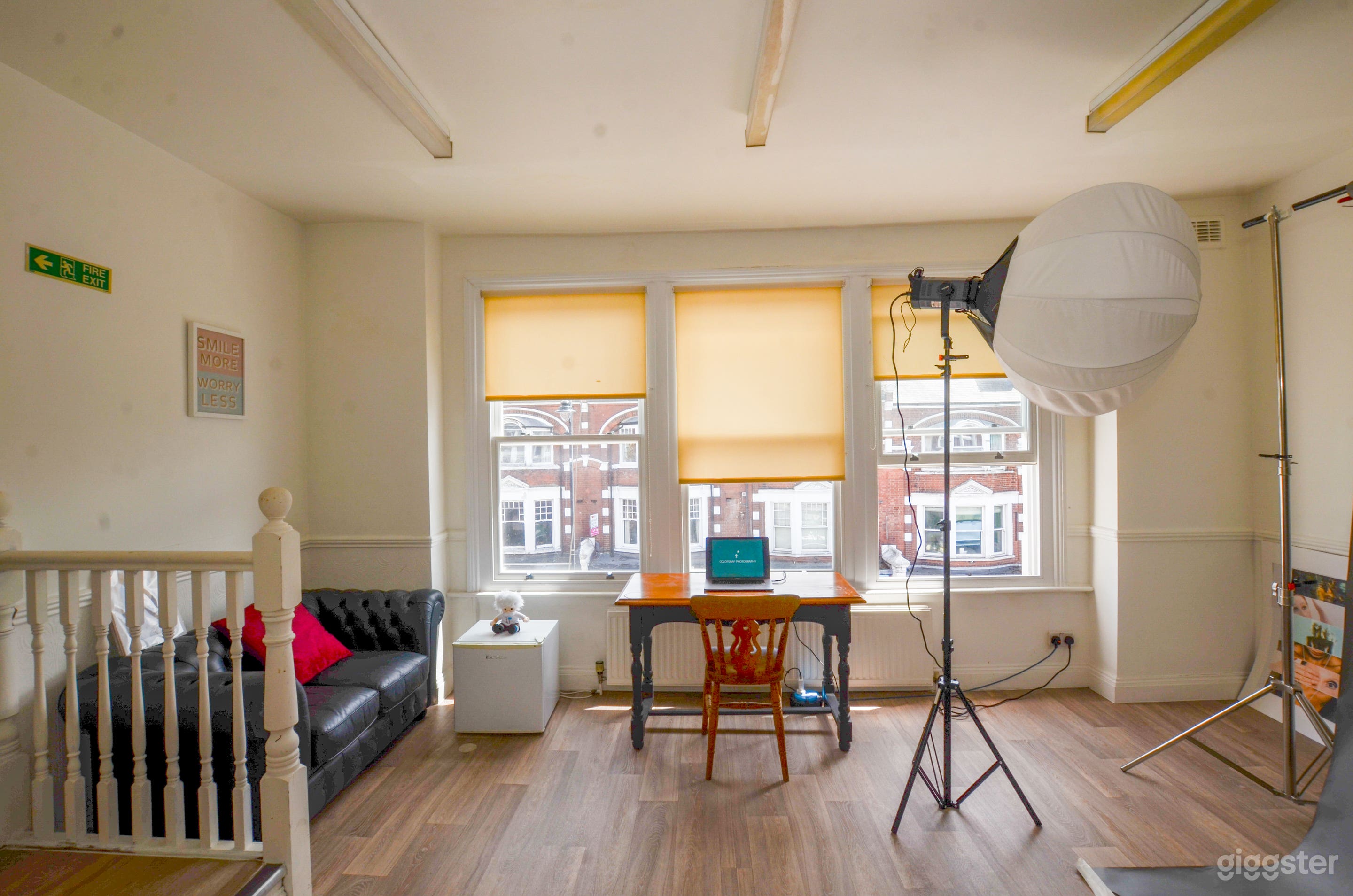 Muswell Hill Bright Studio Photo 3