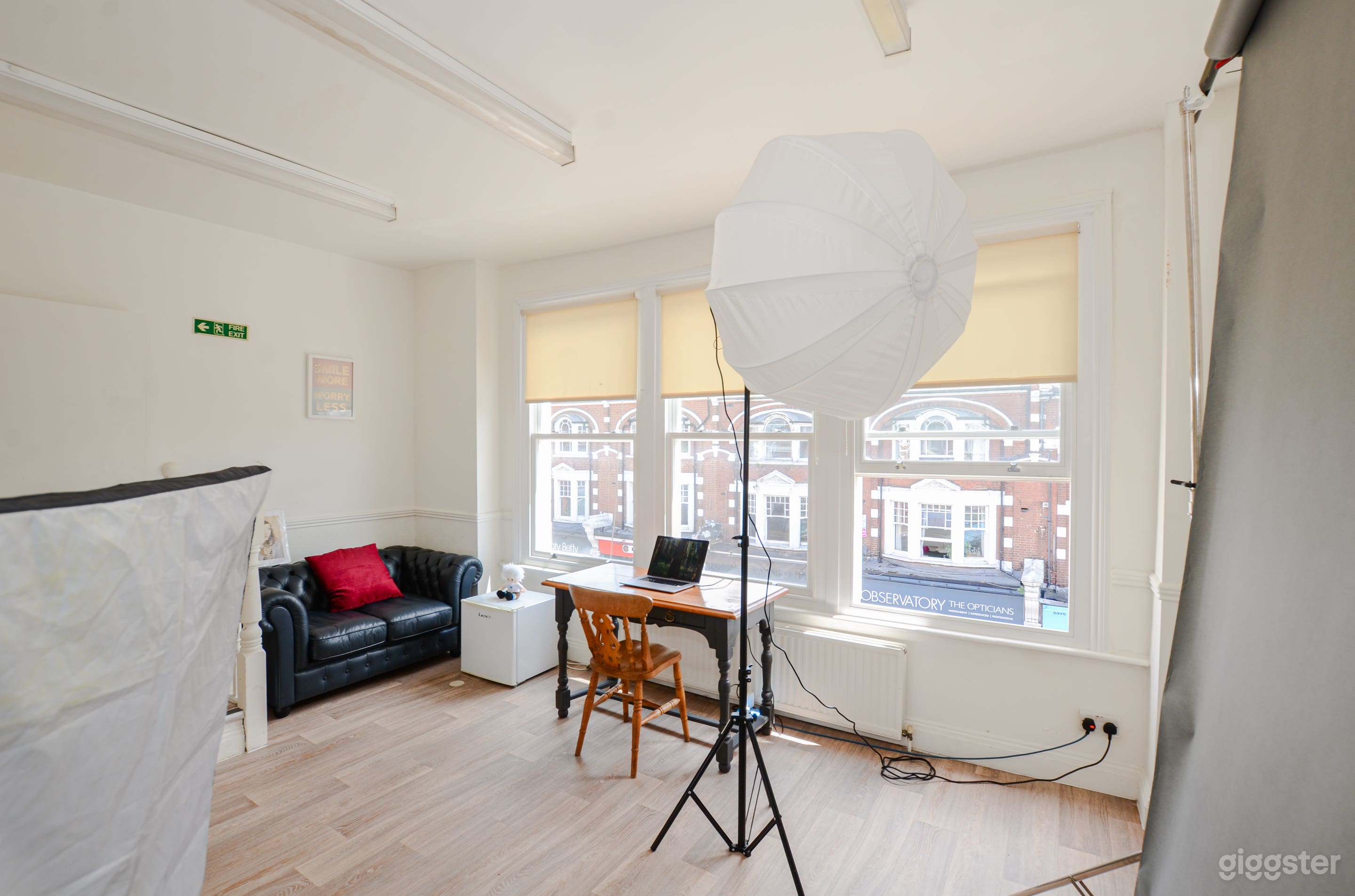 Muswell Hill Bright Studio Photo 1