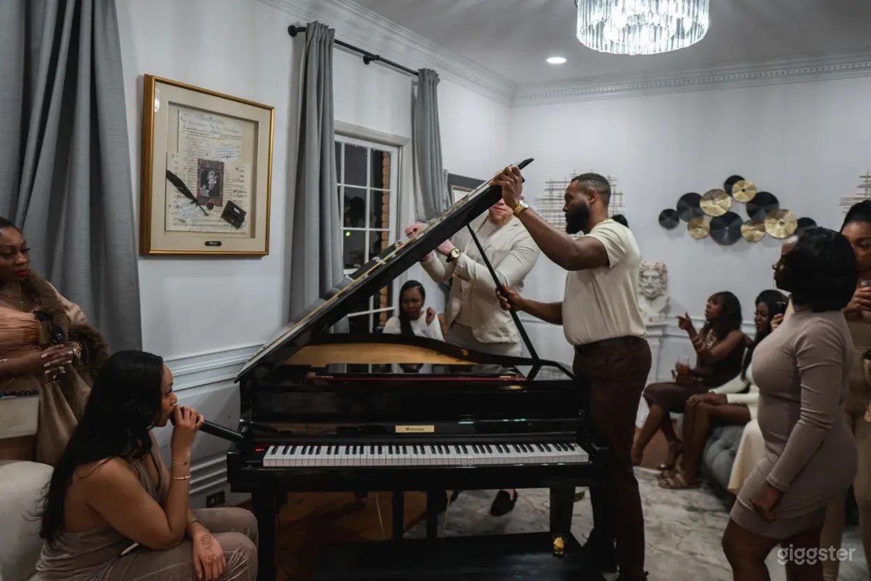 Content Creation Studio with Multiple Looks Photo 3