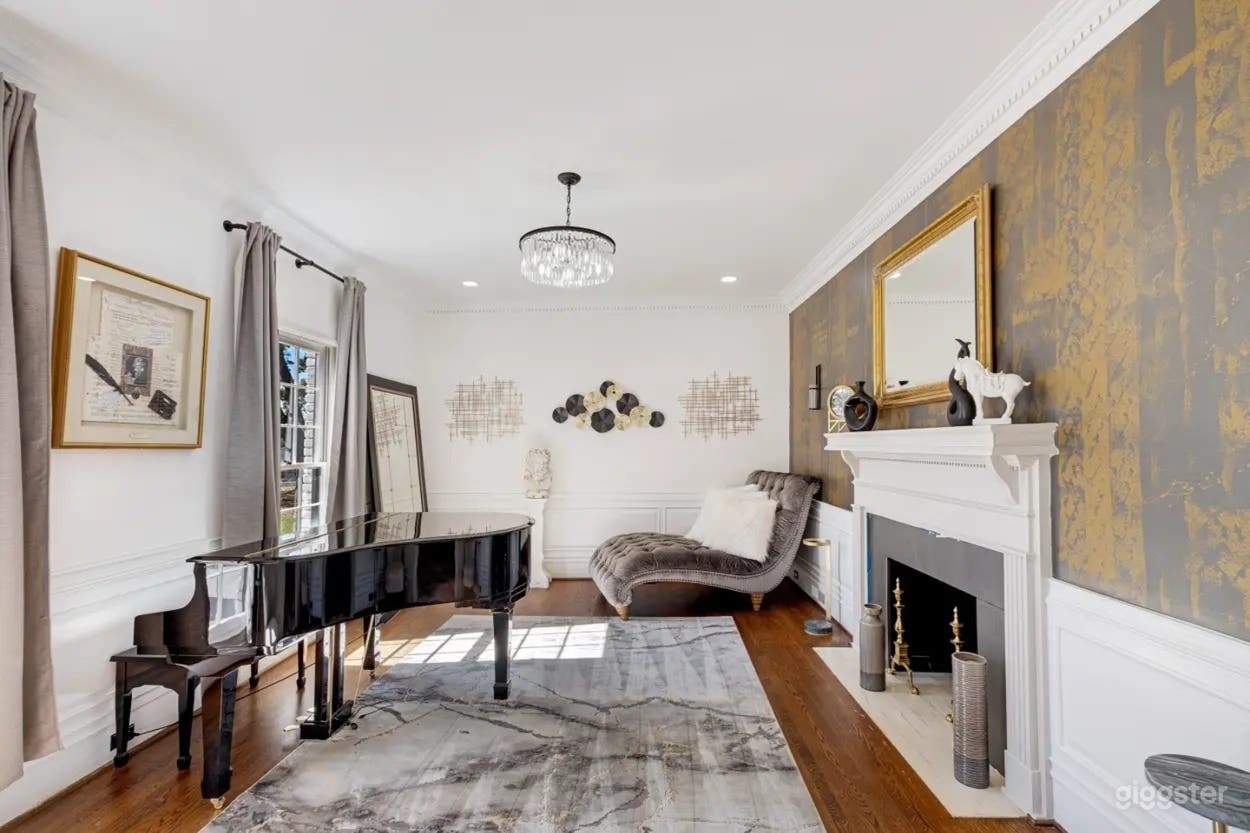 Content Creation Studio with Multiple Looks Photo 2