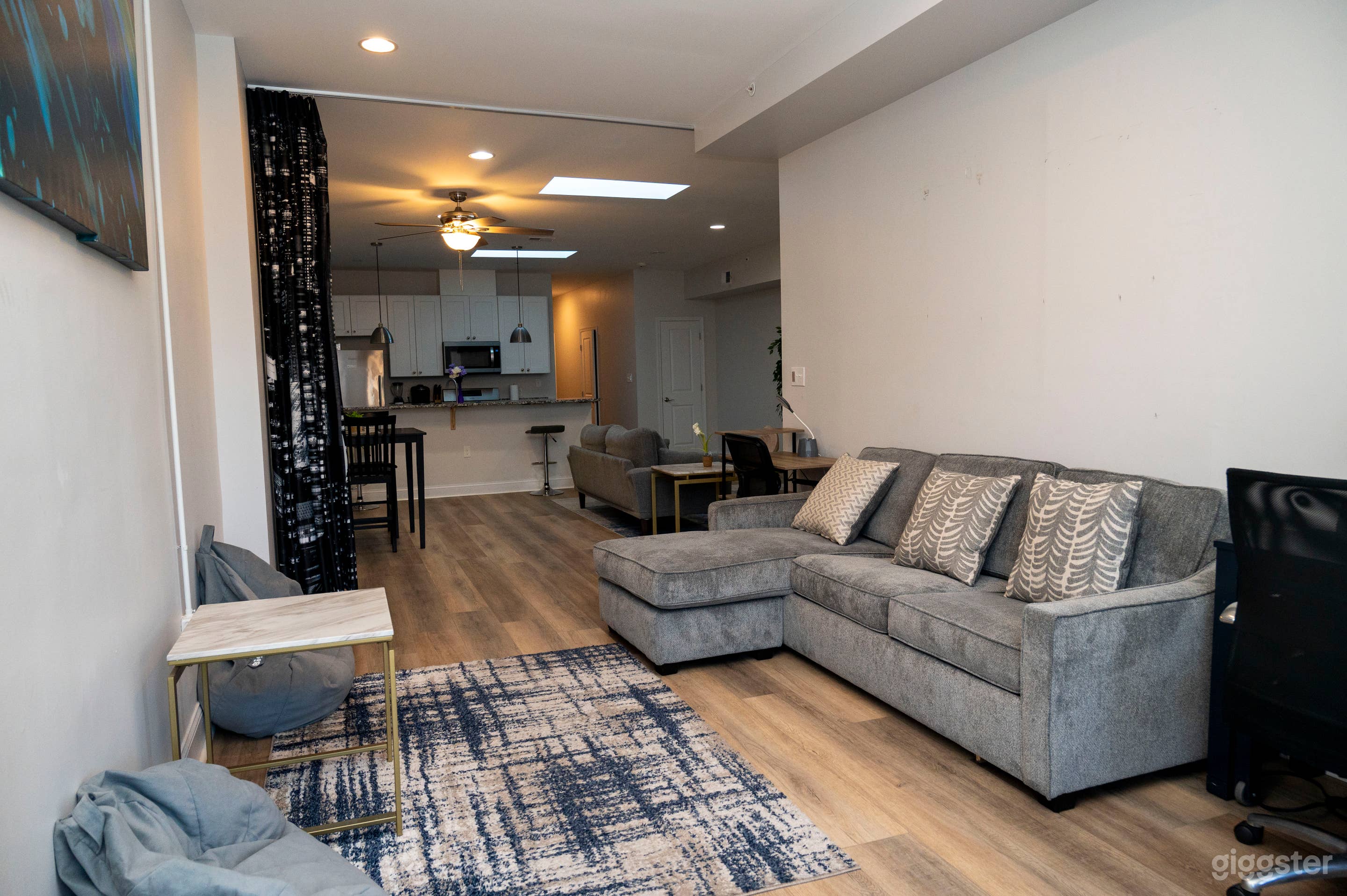 Unique Modern skylight Loft with Multiple Backdrop Photo 4