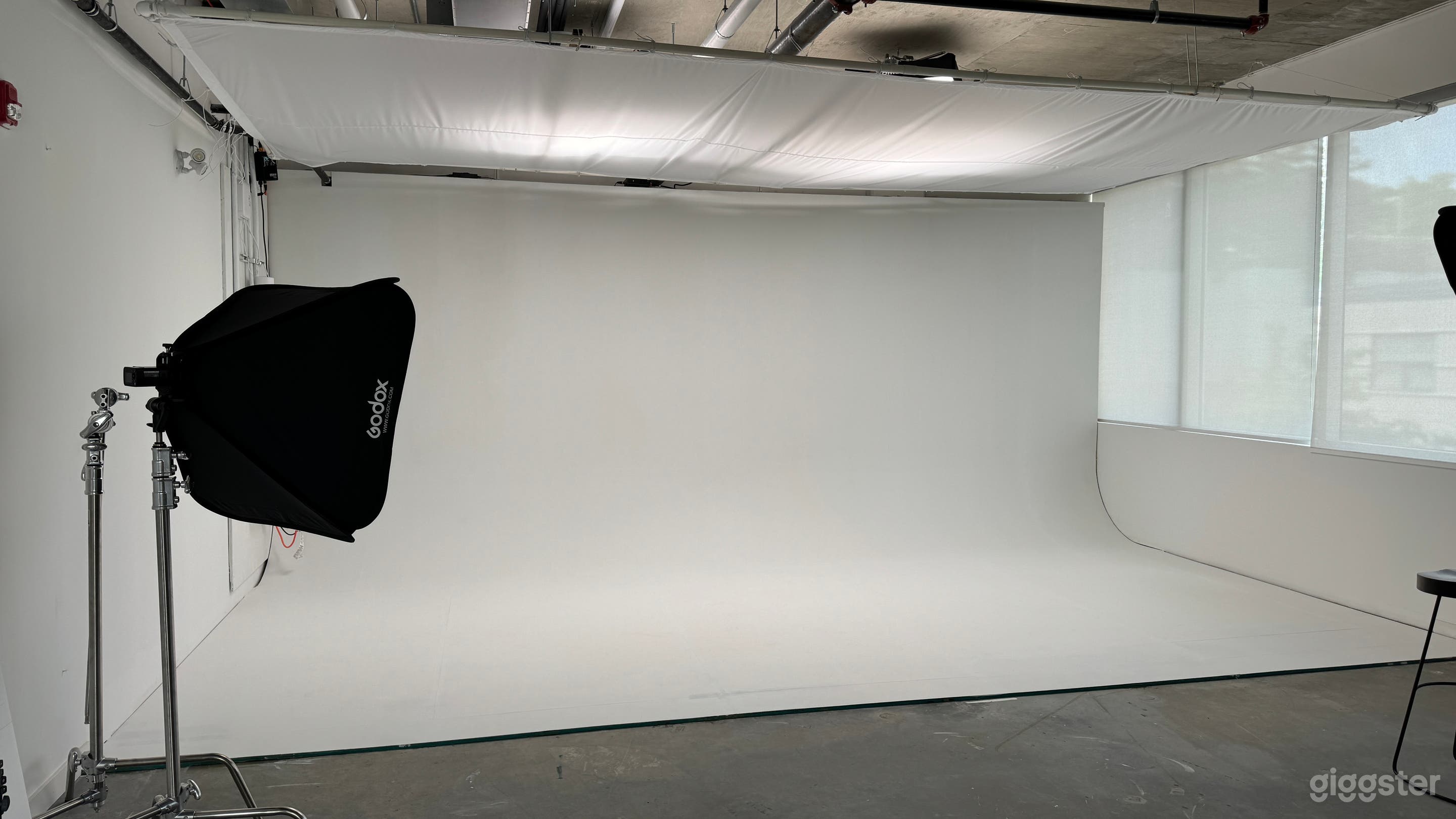 MBLD STUDIO - Infinite White Cyclorama

- Vancouver, BC
Media &amp; Content Production

#Photography #Fashion #Motion Picture #Commercial #Products #Lifestyle #Portraits