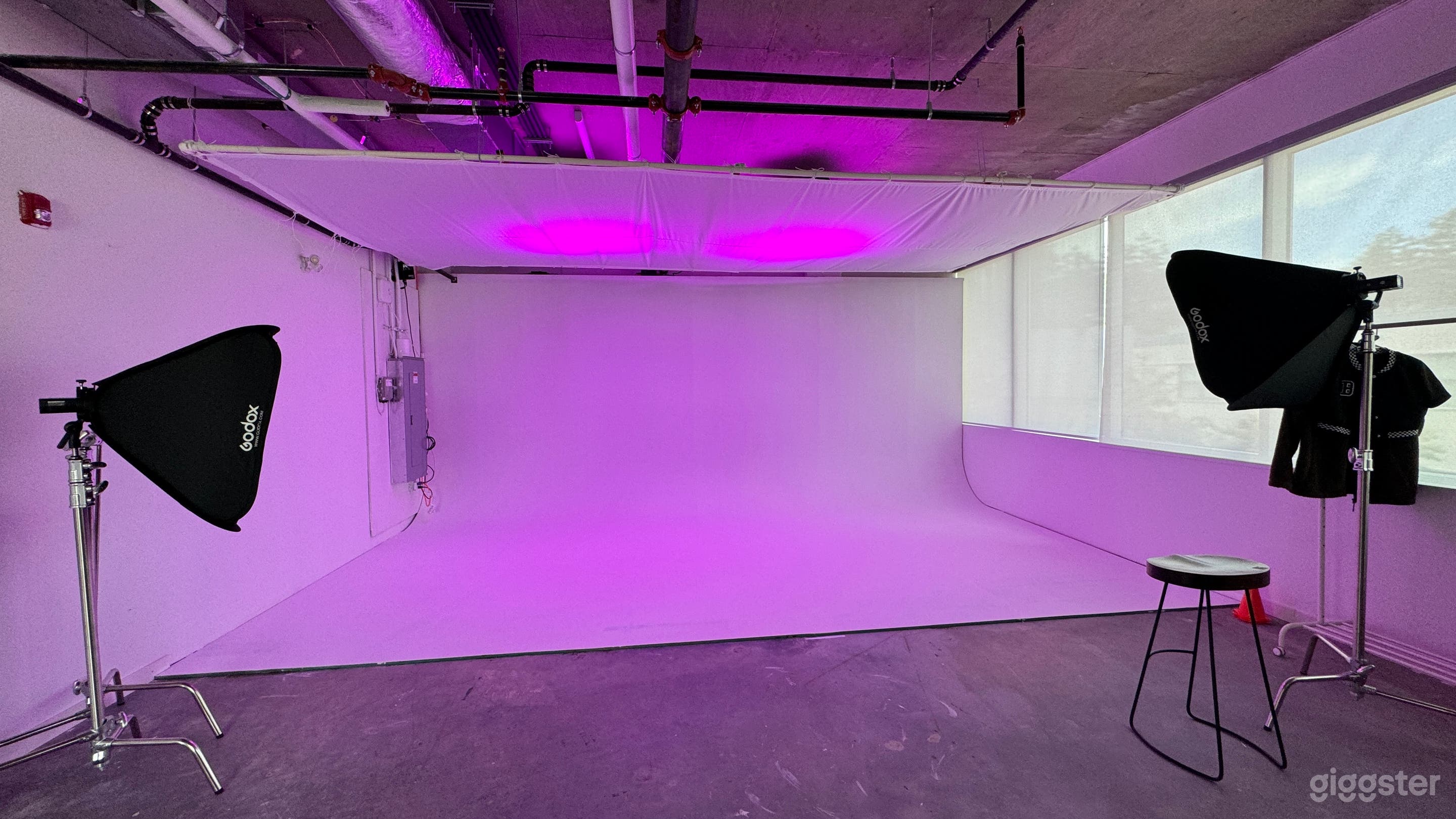 MBLD STUDIO - Infinite White Cyclorama

- Vancouver, BC
Media &amp; Content Production

#Photography #Fashion #Motion Picture #Commercial #Products #Lifestyle #Portraits
