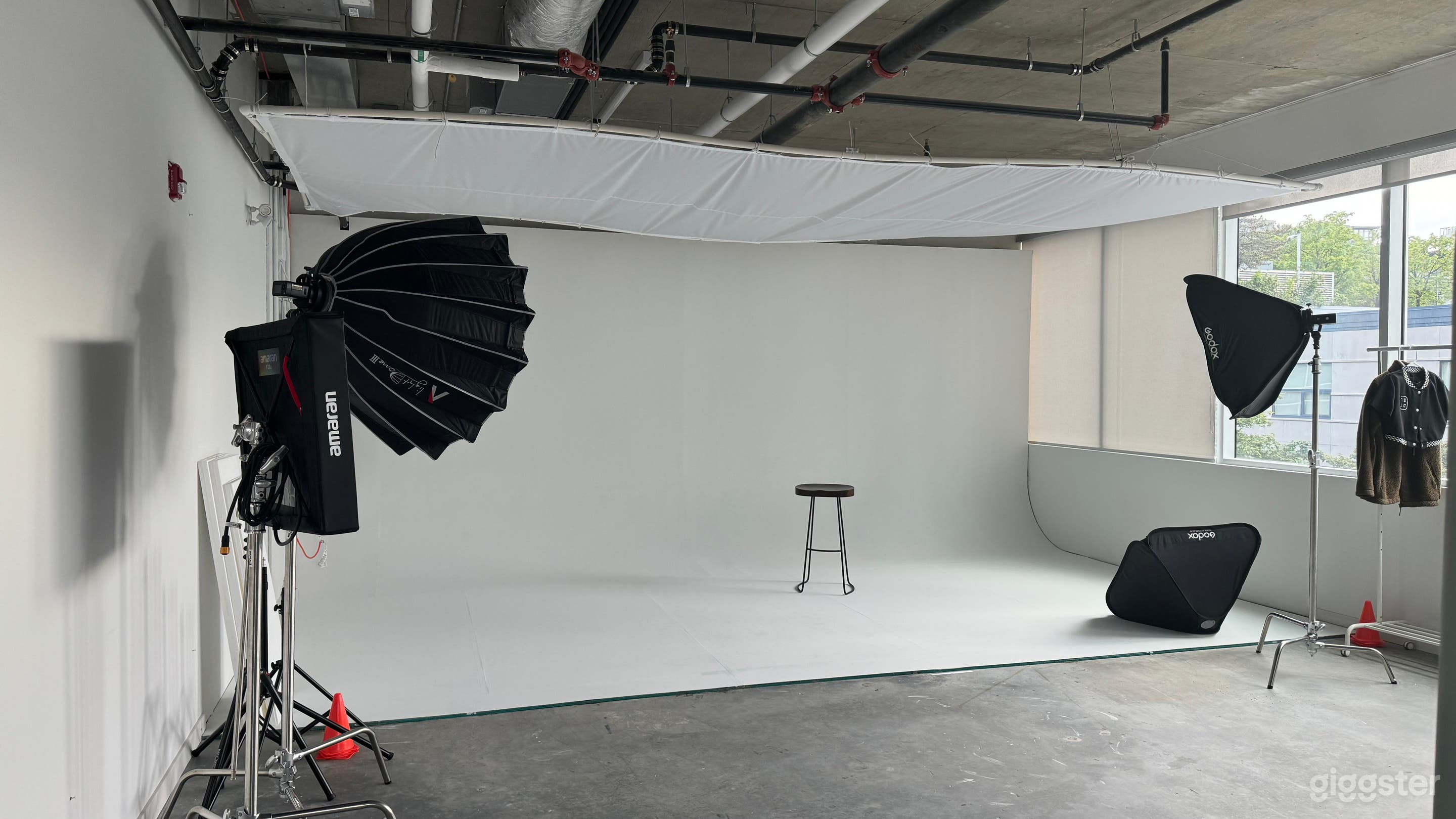 MBLD STUDIO - Infinite White Cyclorama

- Vancouver, BC
Media &amp; Content Production

#Photography #Fashion #Motion Picture #Commercial #Products #Lifestyle #Portraits