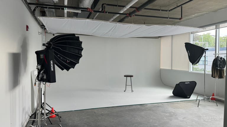  MBLD STUDIO - Infinite White Cyclorama

- Vancouver, BC
Media &amp; Content Production

#Photography #Fashion #Motion Picture #Commercial #Products #Lifestyle #Portraits 