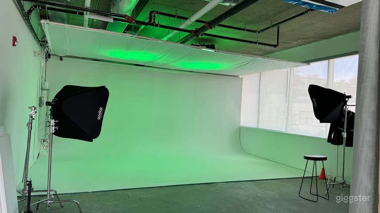  MBLD STUDIO - Infinite White Cyclorama

- Vancouver, BC
Media &amp; Content Production

#Photography #Fashion #Motion Picture #Commercial #Products #Lifestyle #Portraits 