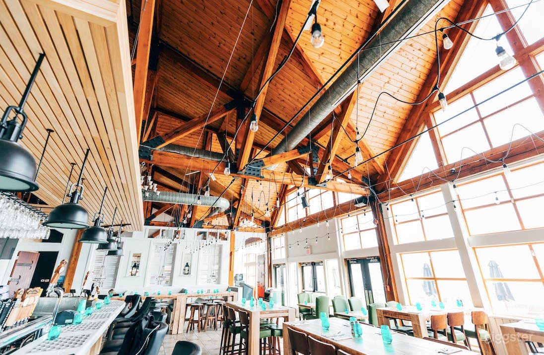 Restaurant with Trendy Seafood in Halifax Photo 3