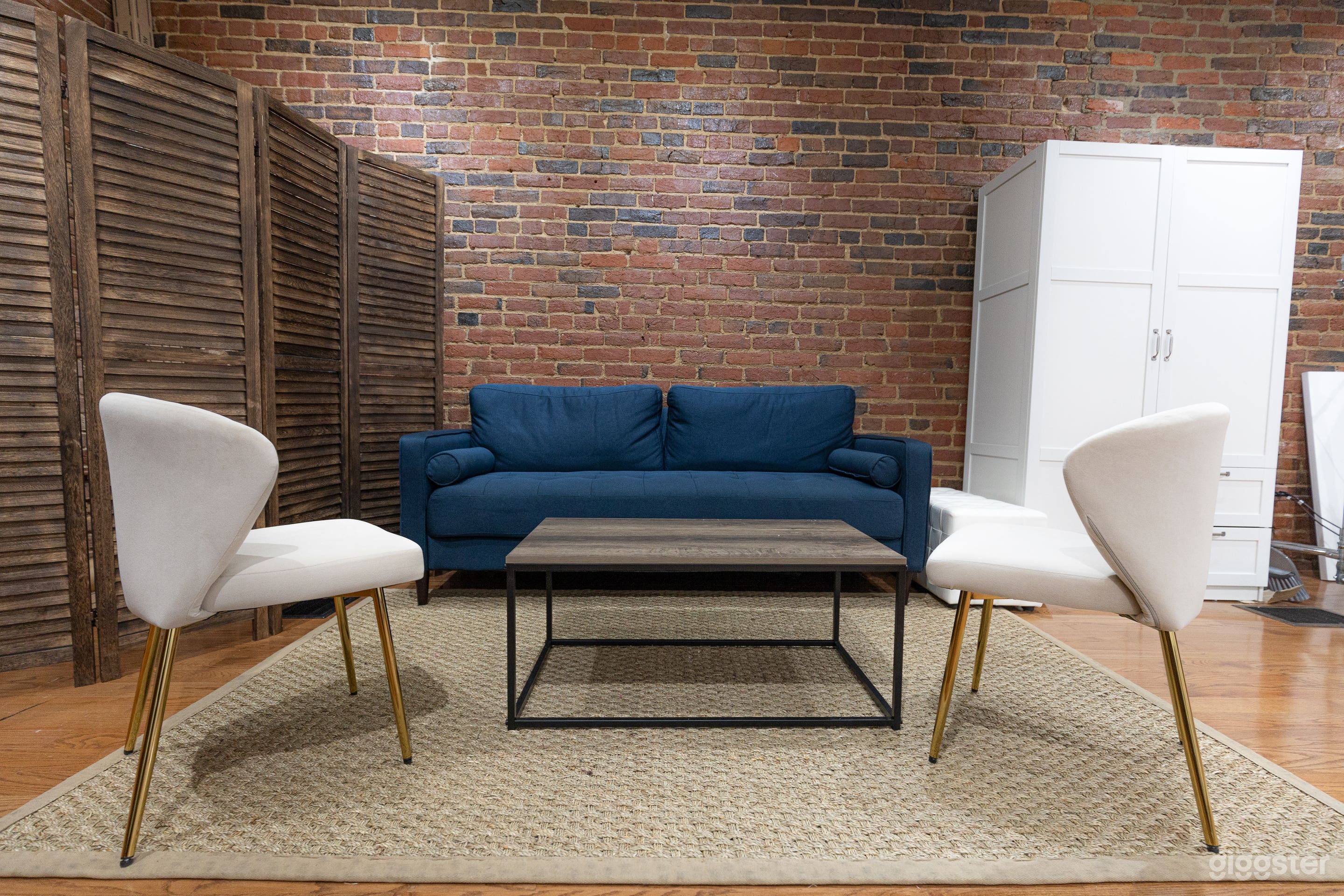 Downtown Spacious Modern Natural Light Studio Photo 2