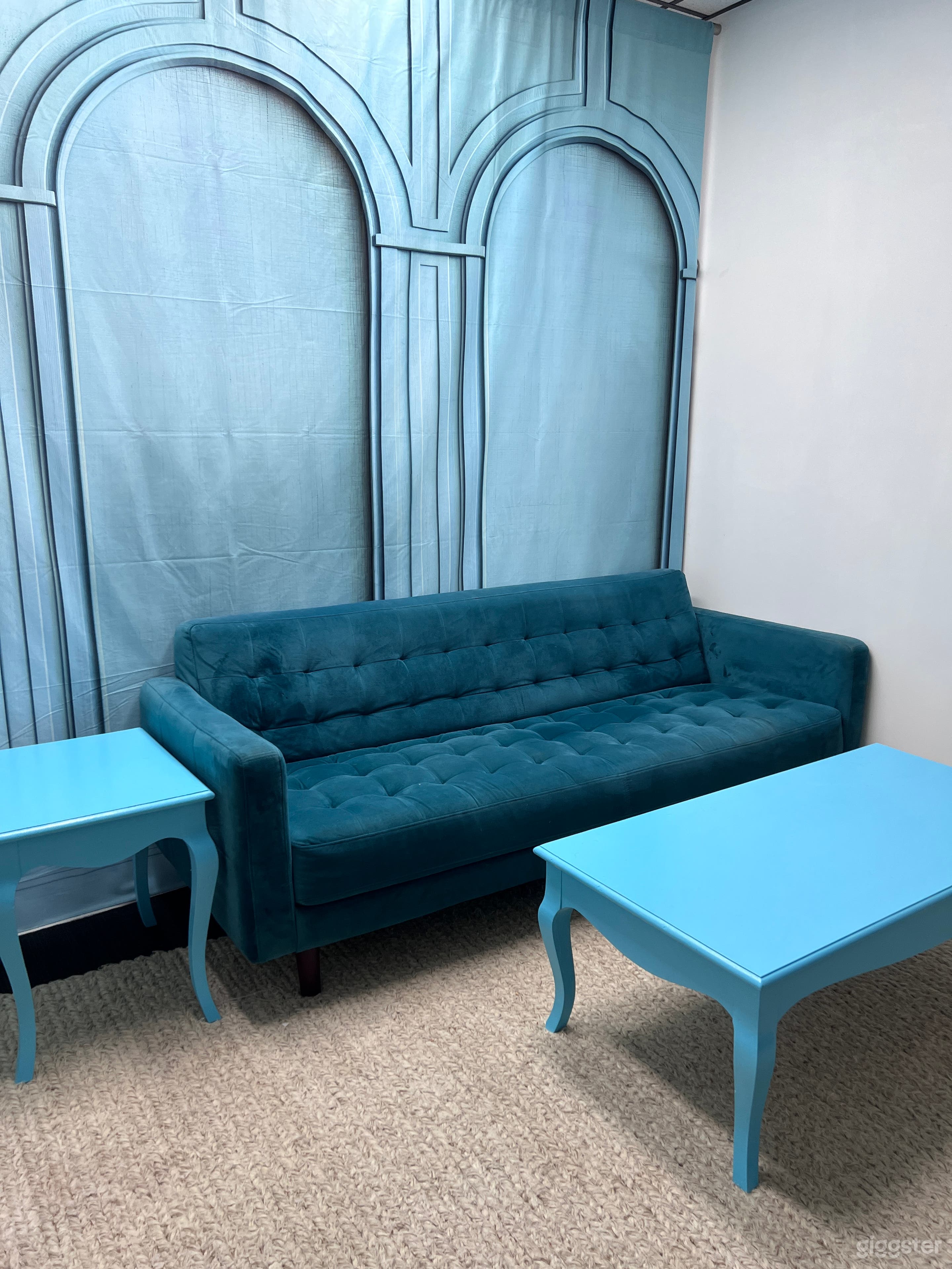 105sqm Studio with 12 Curated Sets — Reservoir Photo 4