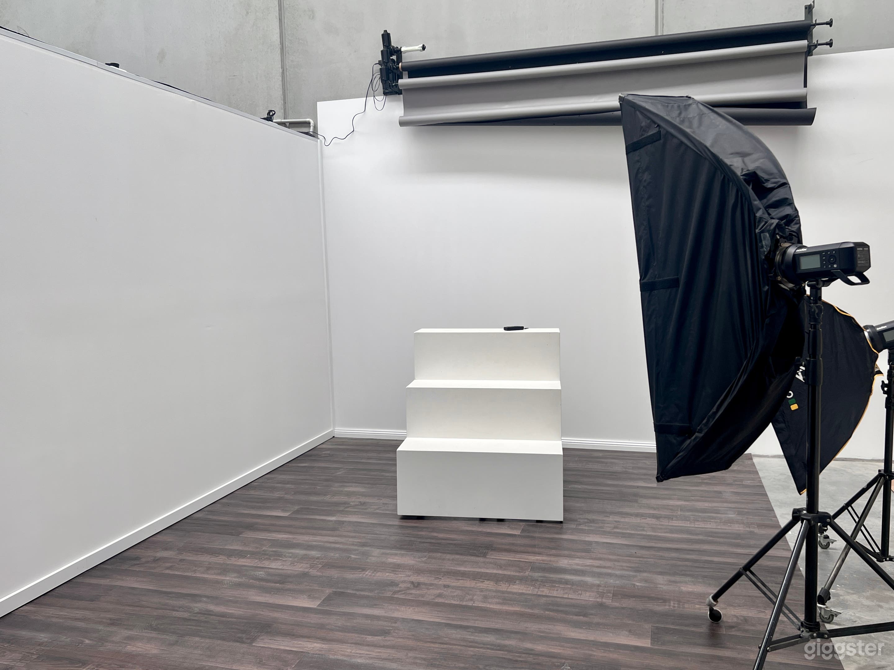 105sqm Studio with 12 Curated Sets — Reservoir Photo 2