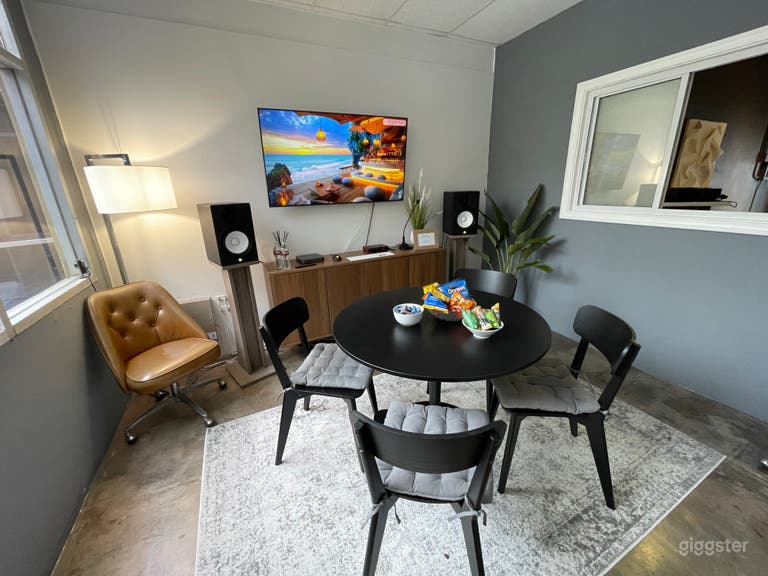  Versatile Recording Studio w/ Meeting Area 