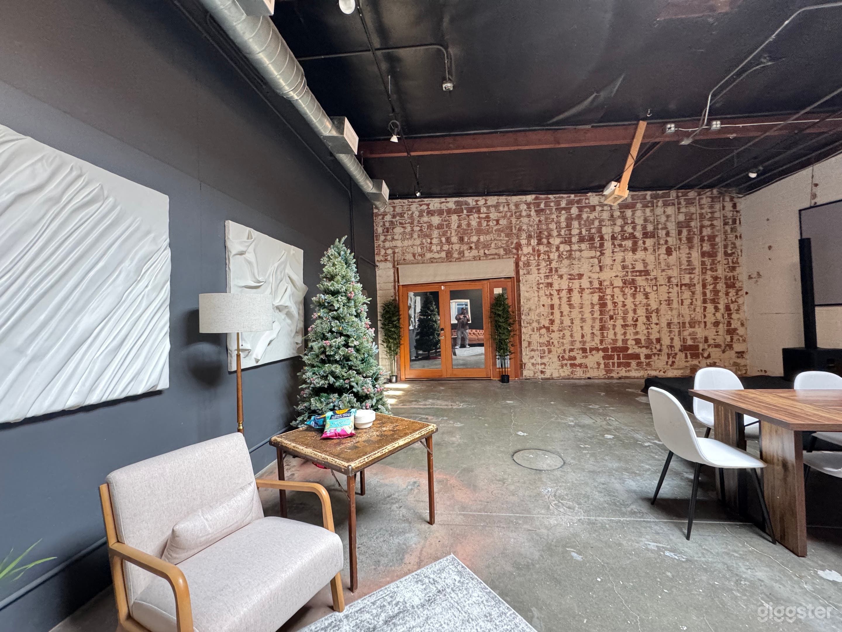 Versatile Recording Studio w/ Meeting Area Photo 2