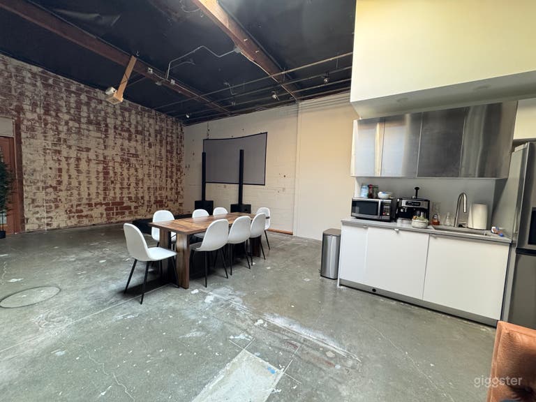  Versatile Recording Studio w/ Meeting Area 