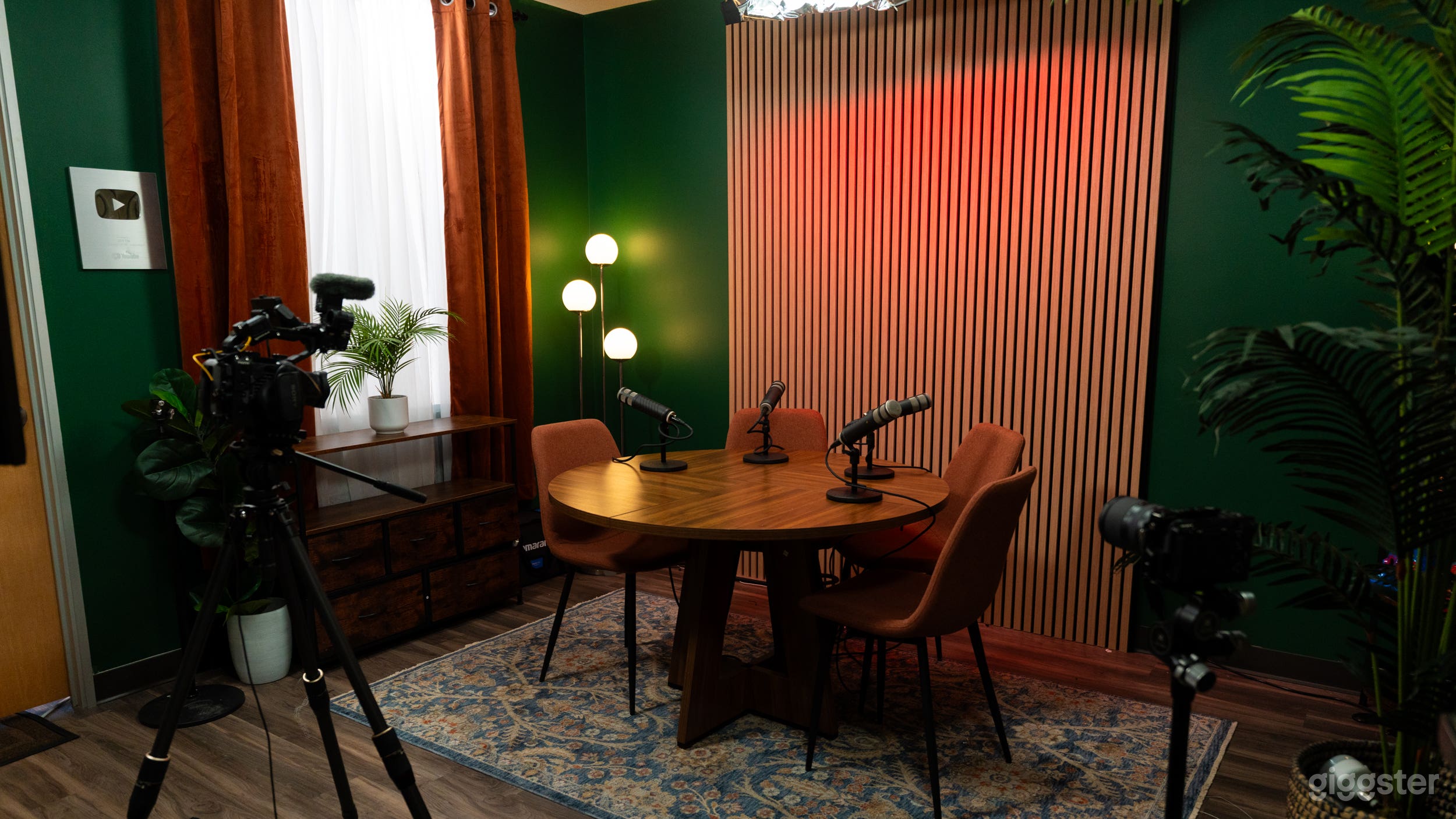 Modern 4-Mic Podcast Set w Professional Equipment Photo 2