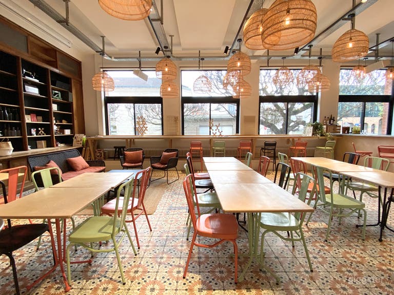  Espace événementiel moderne dédié à la cuisine et à l'artisa 