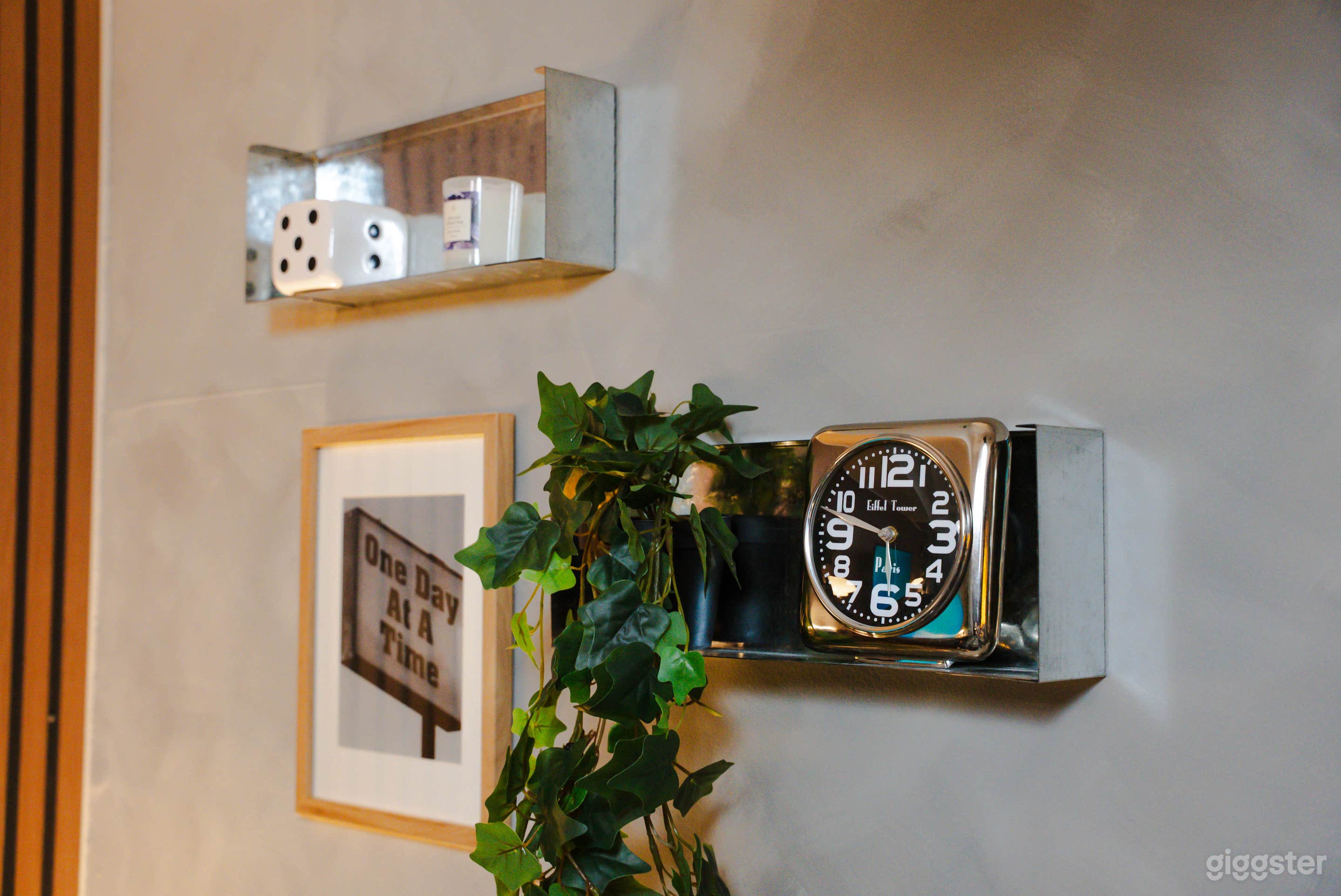 Pre-Lit Upscale Podcast Recording Studio - BURANK Photo 3