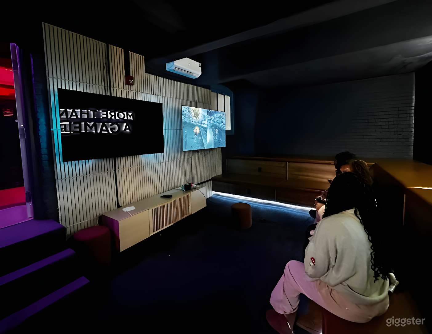 GameVerse Lounge: Console, VR &amp; Chill Zone Photo 4