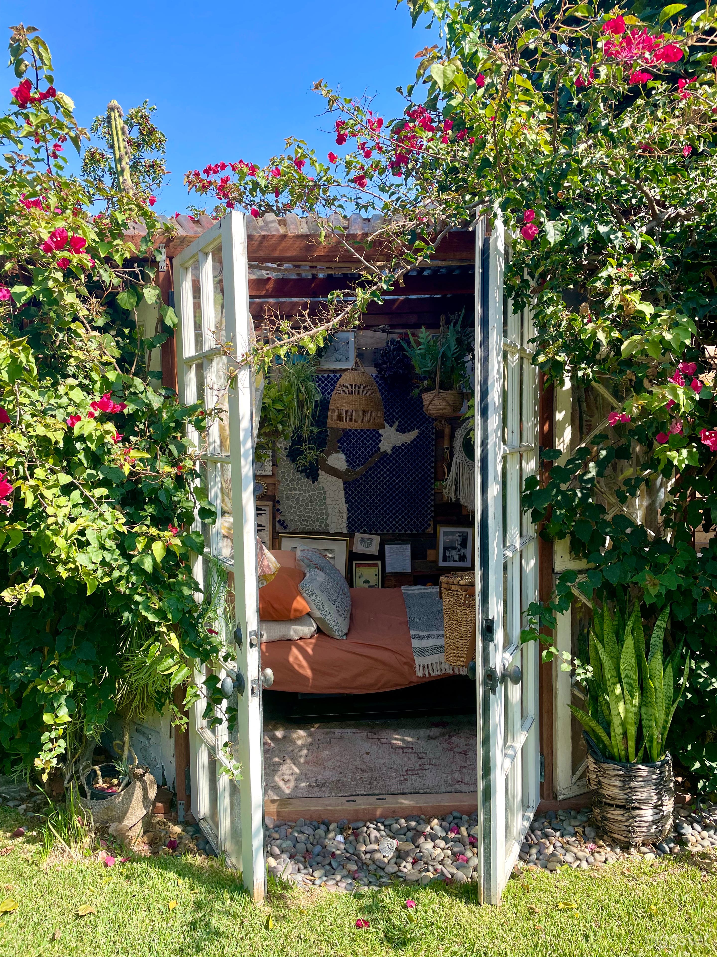 Eclectic Bohemian Plant House Photo 3