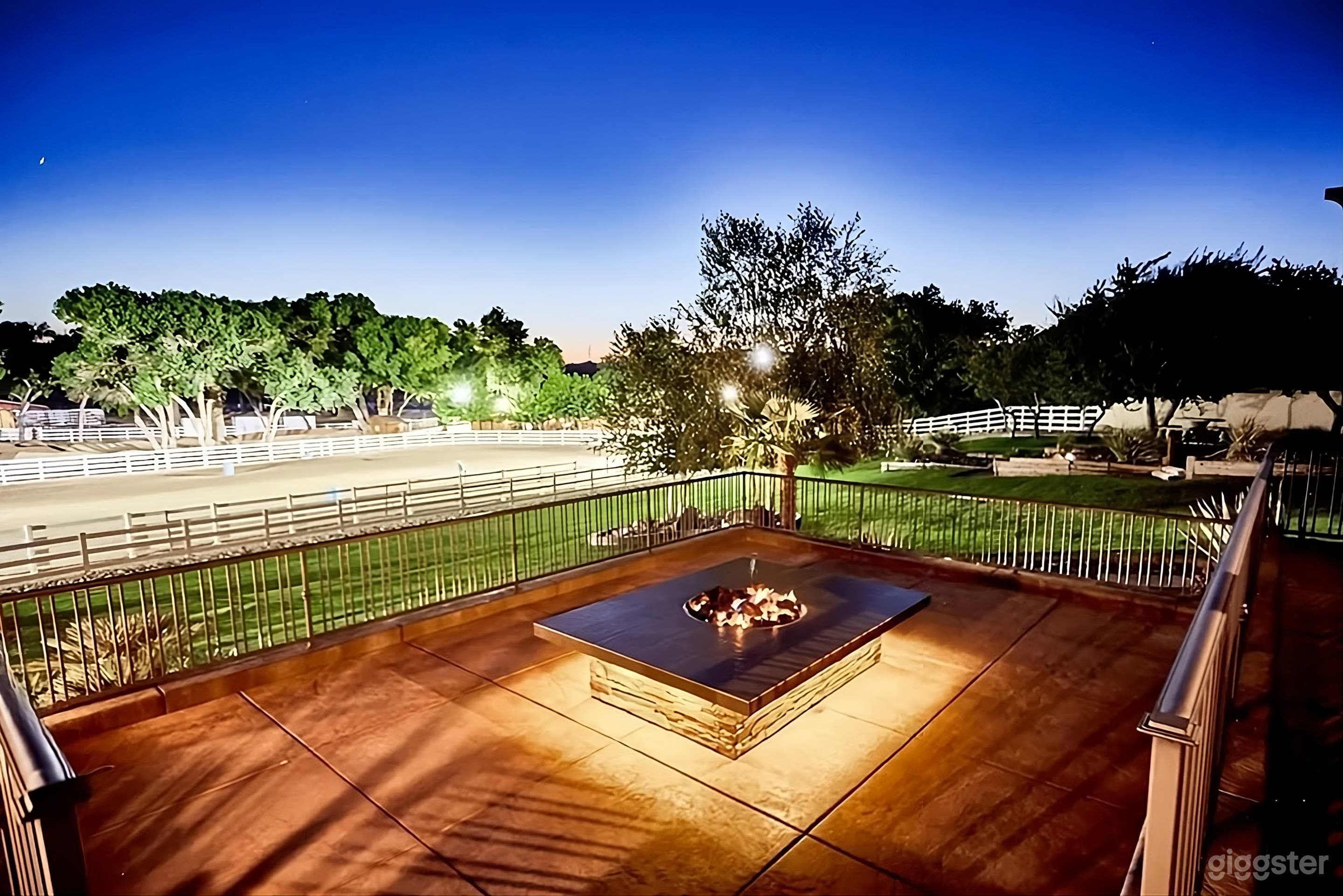 Backyard Ranch Oasis Photo 3