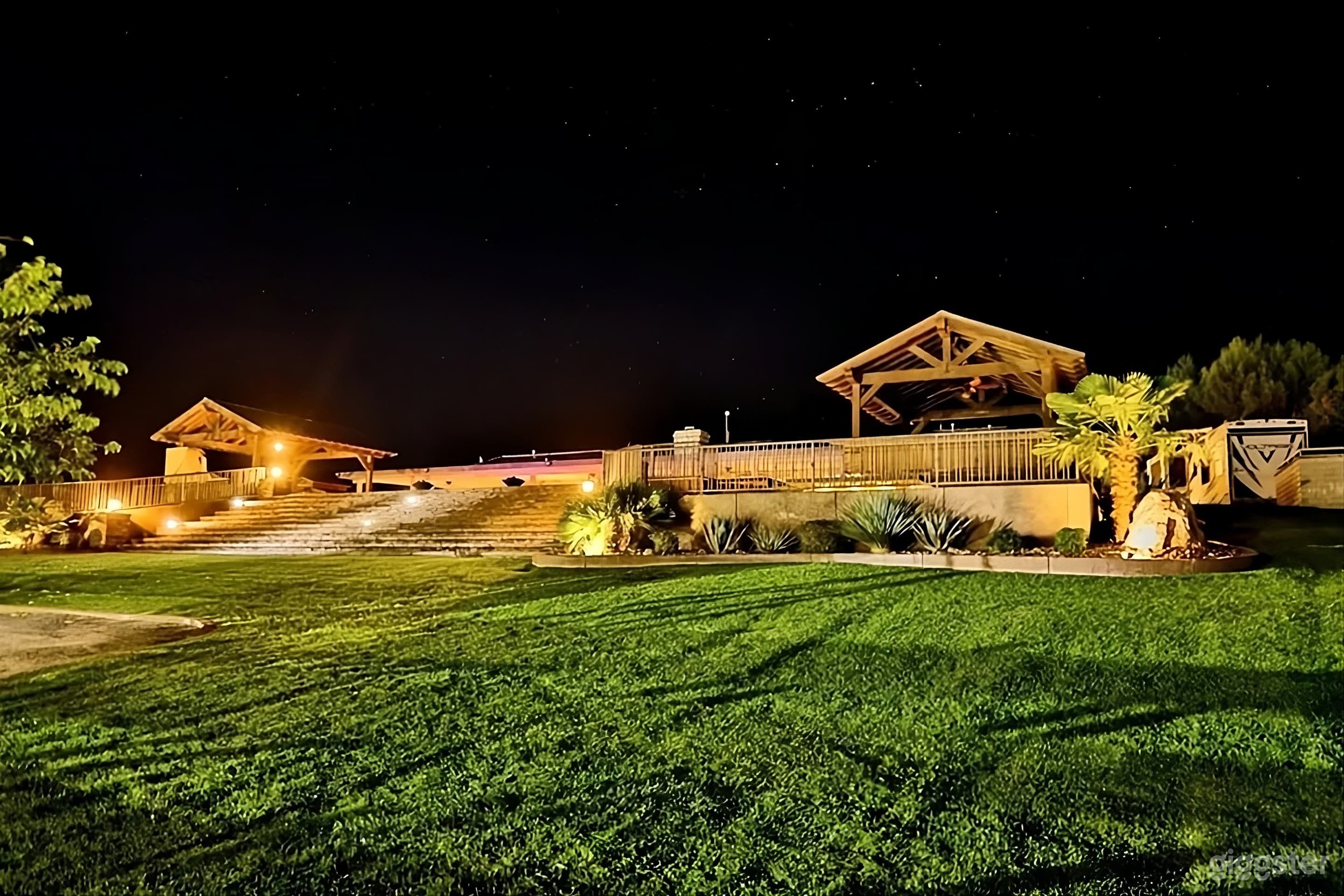 Backyard Ranch Oasis Photo 1