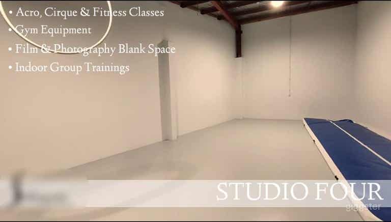  Studio FOUR 