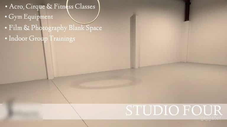  Studio FOUR 