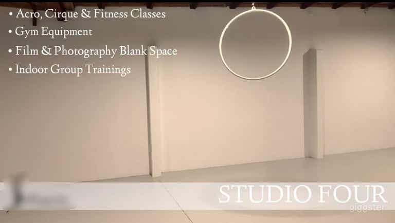  Studio FOUR 