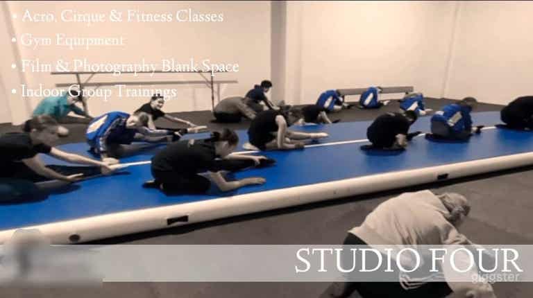  Studio FOUR 