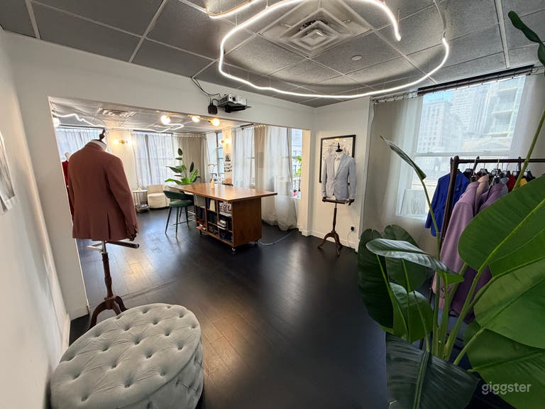 Stylish Fifth Avenue Showroom with Natural Light & Mirrors 
