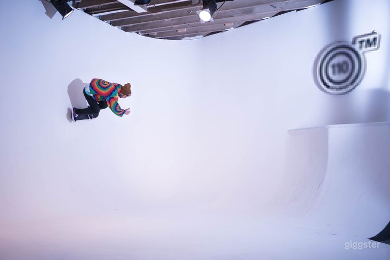  Production Film Studio// Skateable cyc! 