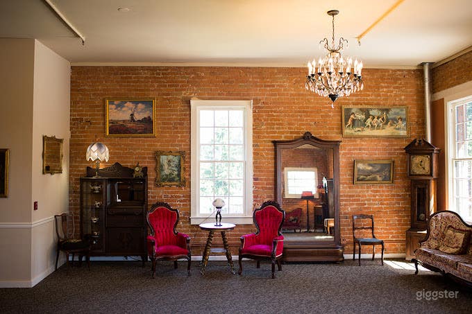 Community Schoolhouse Photo 4