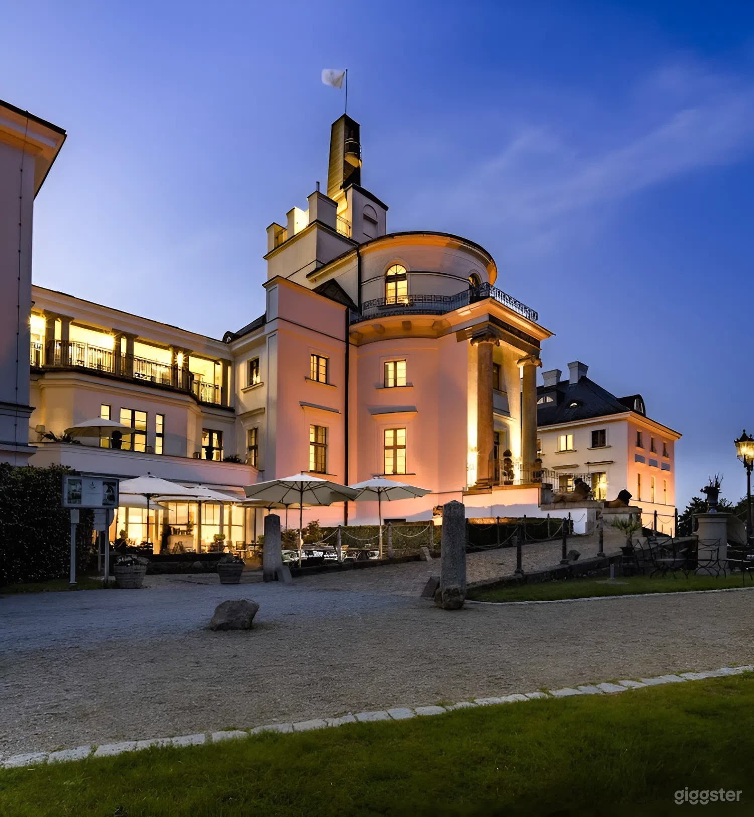 Historic Castle Estate with Grand Interiors and Parkland Foto 2