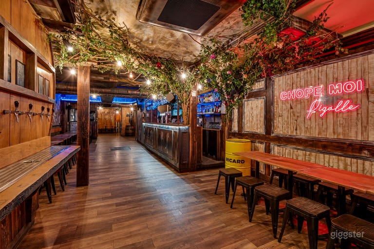  Vibrant and Cinematic Bar 