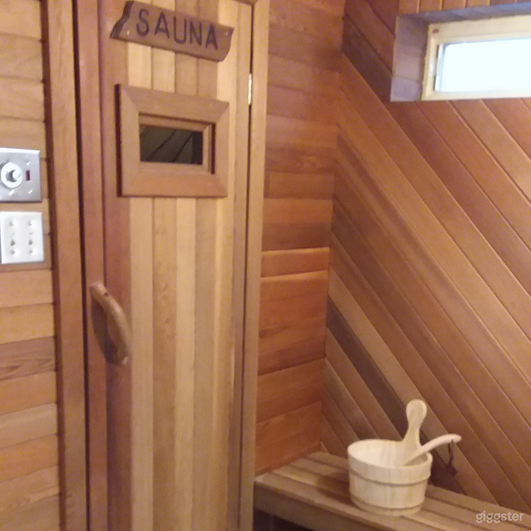 California Chic, Modern Lakefront Home Photo 2